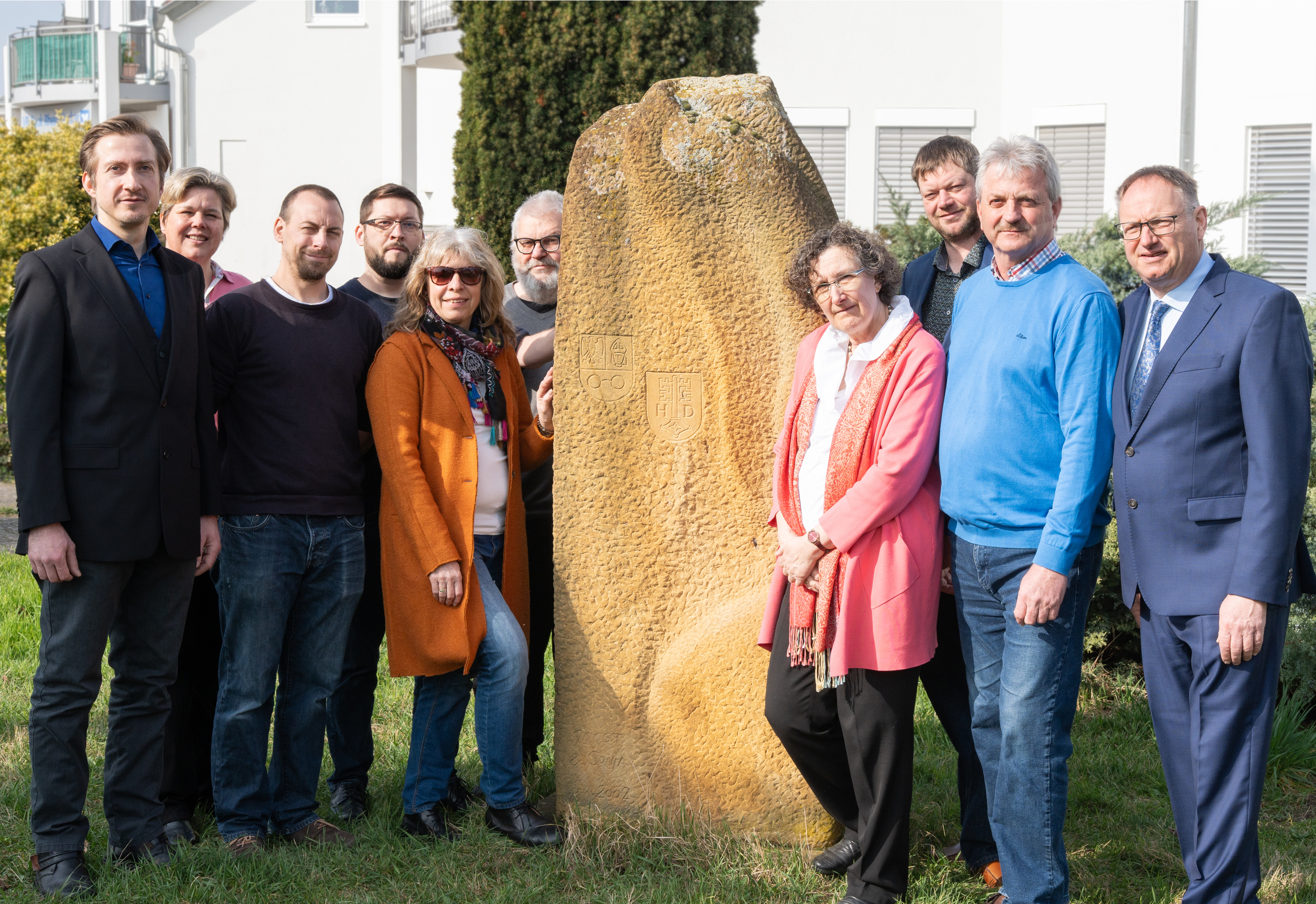 Gruppenbild Gedenkstein